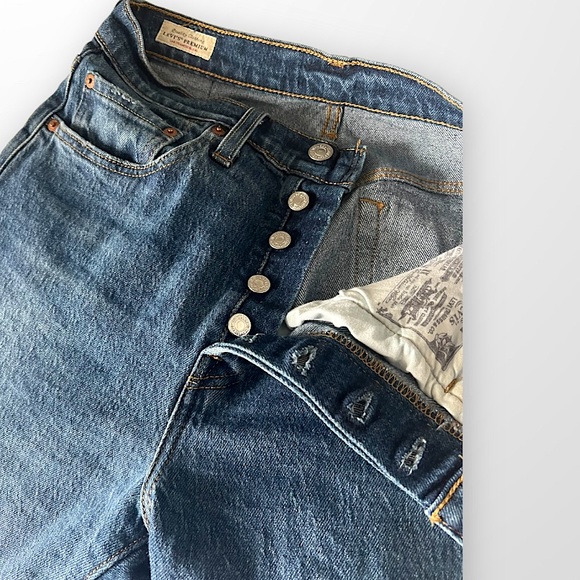 Levi’s Classic Wedgie Fit Jeans - High rise - Medium Wash - Picture 5 of 9